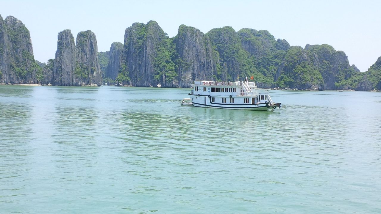 DINH BANG VILLAGE AND HALONG CRUISE ONE DAY TRIP
