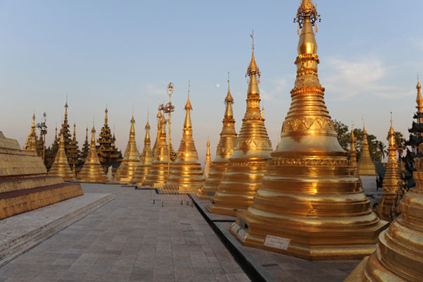 Đi Lễ Phật tai chùa Shwedagon Paya ở Myanmar