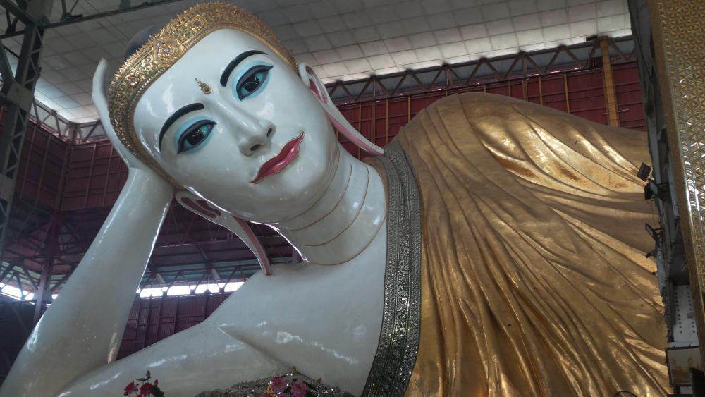 Visit reclining Buddha in Yangon