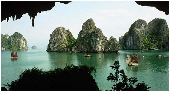 Beautiful Bai Tu Long Bay