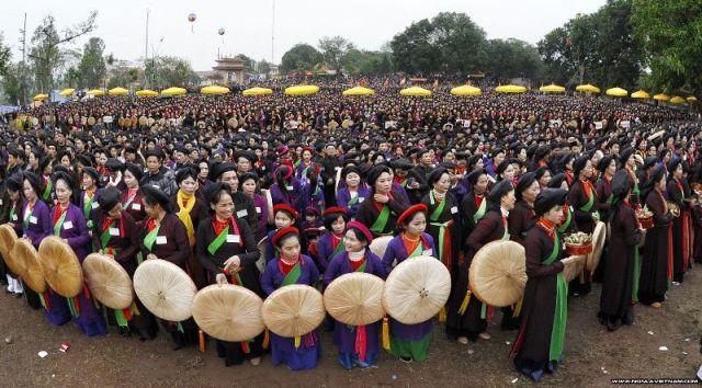 Lim festival and Quan Ho singing 